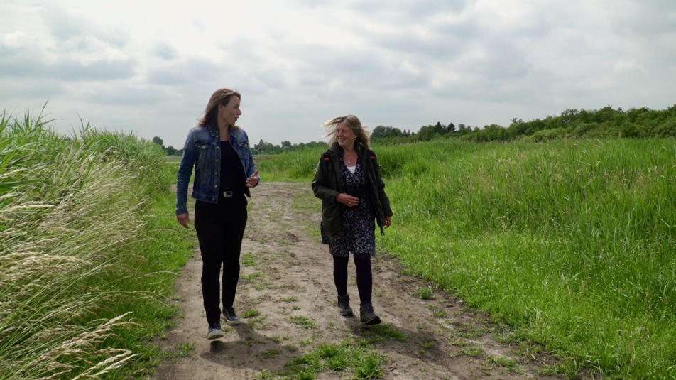 Hanke en Jelka wandelen