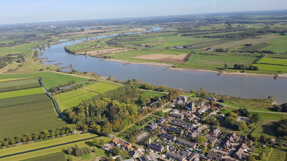 Luchtfoto van Jaarsveld en de Lek