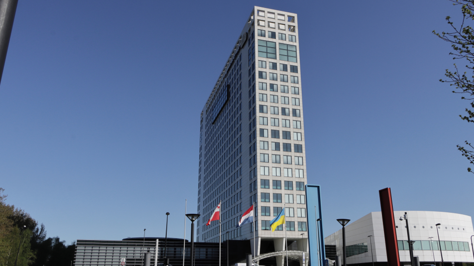 Provinciehuis met Oekraïense vlag
