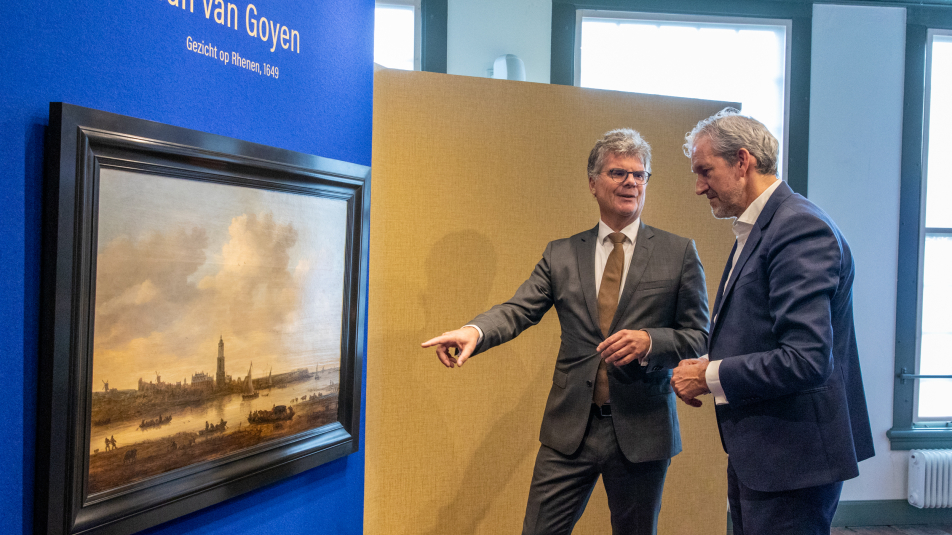 ‘Gezicht op Rhenen’: Commissaris van de Koning bezoekt meesterwerk Jan van Goyen 