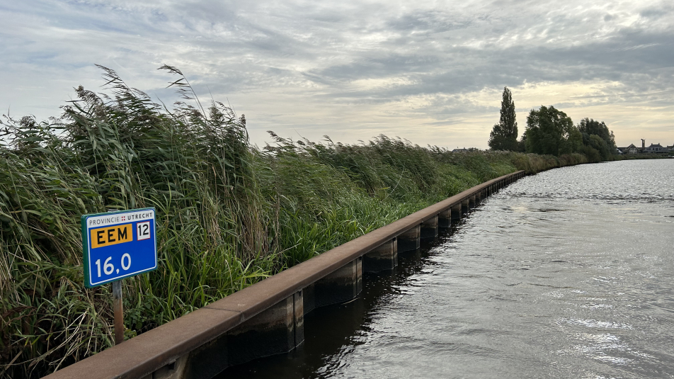 Stalen damwand langs de Eem bij Eemdijk