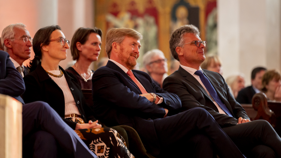 Koning Willem-Alexander en commissaris van de Koning Hans Oosters (foto: Menno Ridderhof)