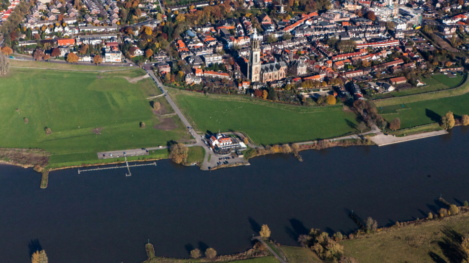 luchtfoto van Rhenen