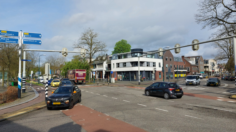 Kruispunt in centrum van Doorn. Kruising tussen de N225 en N227.