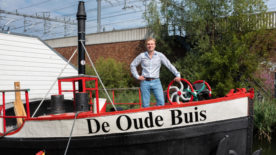 Siem van Eck op het dek van de Oude Buis
