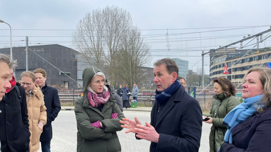 In het midden minister Mona Keijzer en gedeputeerde Rob van Muilekom.