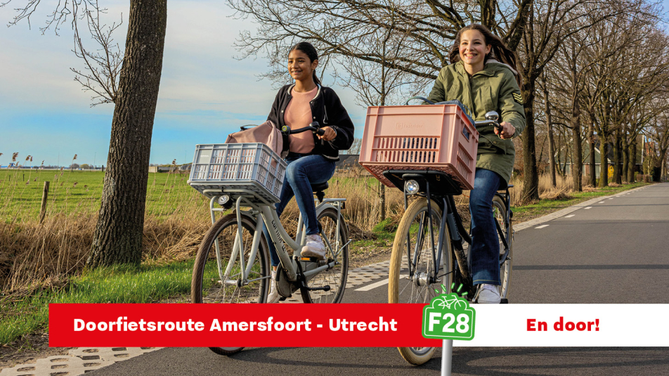 Twee jonge meiden op de fiets met daaronder de tekst 'doorfietsroute Amersfoort - Utrecht'