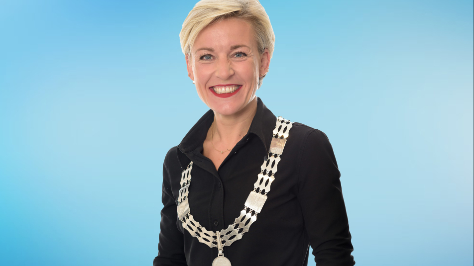 Burgemeester Iris Meerts